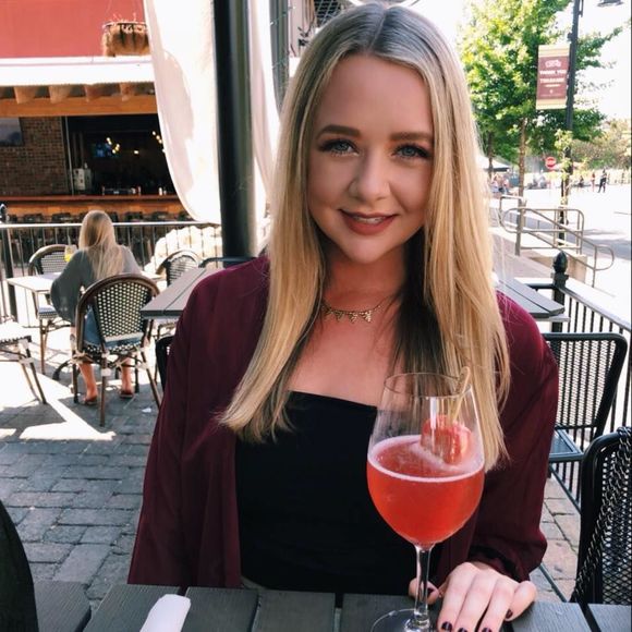 Meet your Posher, Ciara - Picture 1 of 1